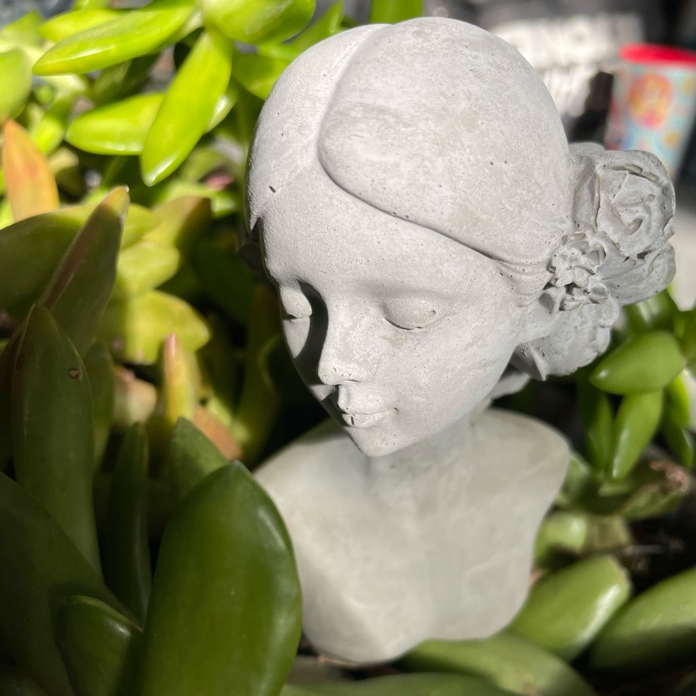 Hand Poured Woman with Flowers in Hair Cement Garden Sculpture Home Decor 4” tal
